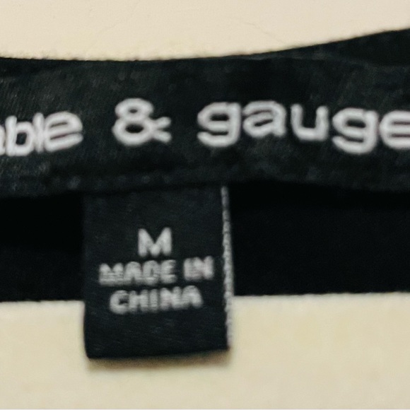 Cable & Gauge Ladies Size Medium Short Sleeve Cold Shoulder Top in Black. - Picture 7 of 8